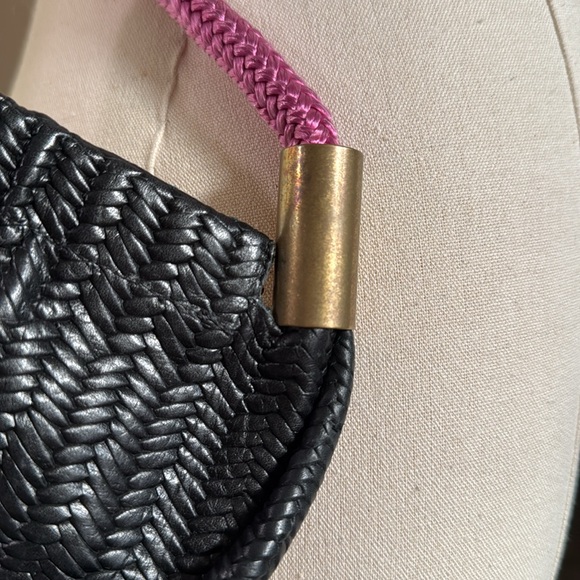 Wildwood Oyster Co. - Clam Shell Crossbody - Picture 8 of 17